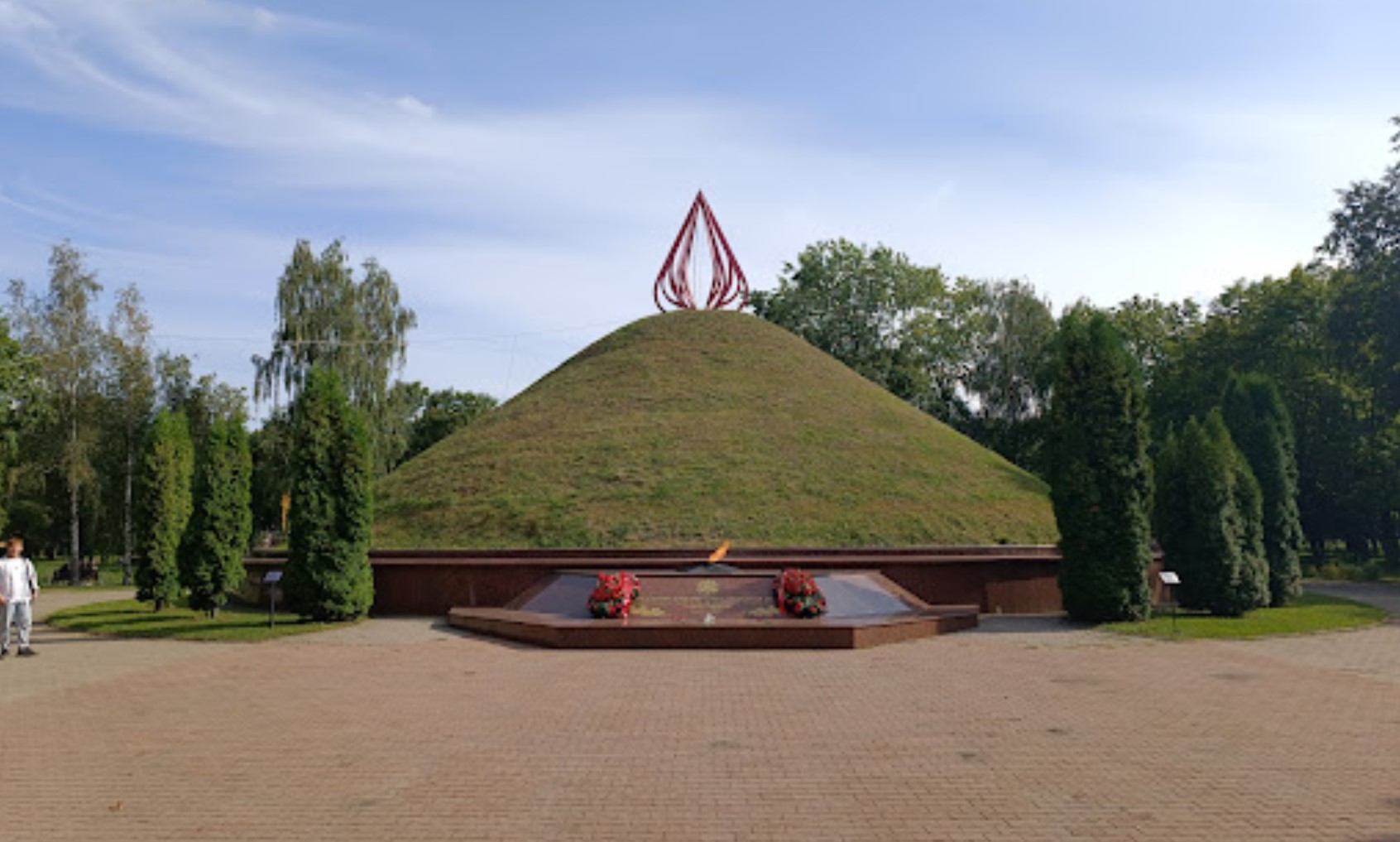 Курган Славы в парке Фестивальном curgan.jpg
