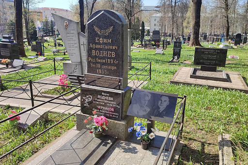 Центральная аллея Военного кладбища: дорога к храму, фото