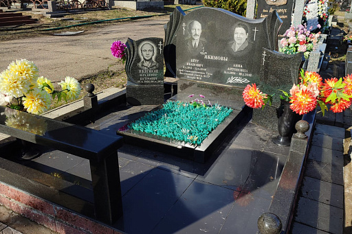 Могила Героя Социалистического Труда П. И. Якимова на Восточном кладбище, фото