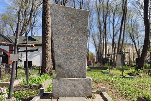 Центральная аллея Военного кладбища: дорога к храму, фото
