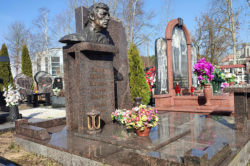 Могила народного художника БССР Л. Д. Щемелёва на Восточном кладбище, фото