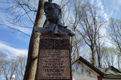 Центральная аллея Военного кладбища: дорога к храму, фото