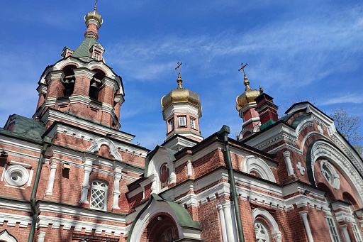 Центральная аллея Военного кладбища: дорога к храму, фото