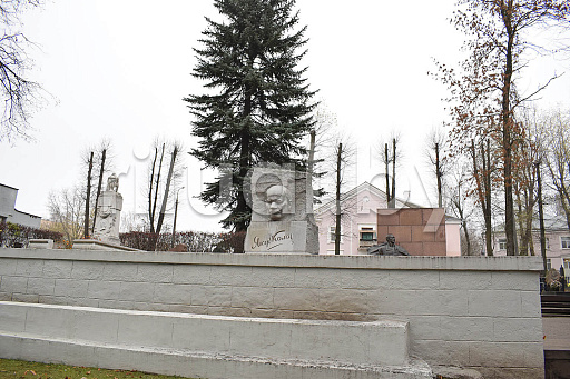 Могила Якуба Коласа на Военном кладбище в Минске, фото