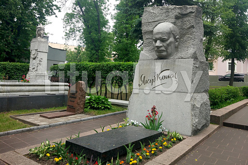 Могила Якуба Коласа на Военном кладбище в Минске, фото