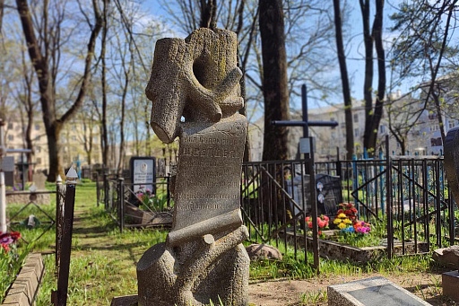 Центральная аллея Военного кладбища: дорога к храму, фото